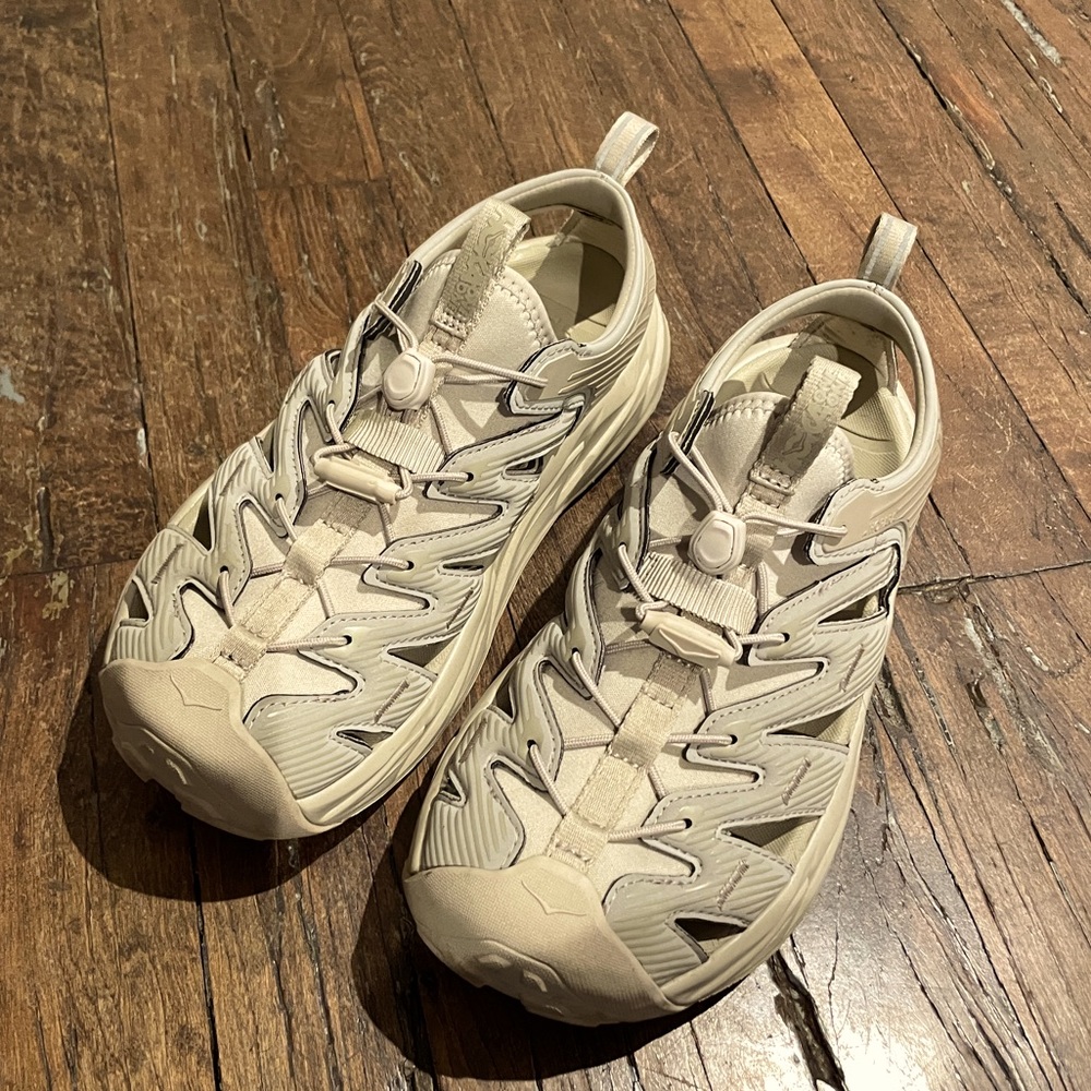 Hoka One One Hopara Sandal in Oxford Dune Women US8/ Men US7